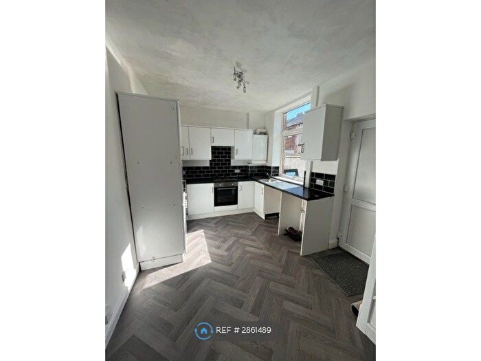 3 Bedroom Terraced House To Rent In County St, Oldham, OL8