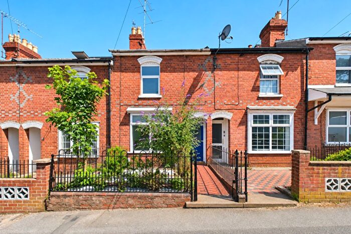 3 Bedroom Terraced House For Sale In Donnington Gardens, Reading, Berkshire, RG1