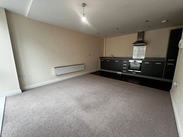 2 Bedroom Flat To Rent In Canal Street, Nottingham, Nottinghamshire, NG1