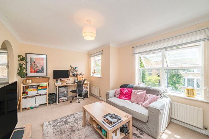 1 Bedroom Flat To Rent In Gower Close, Clapham, SW4