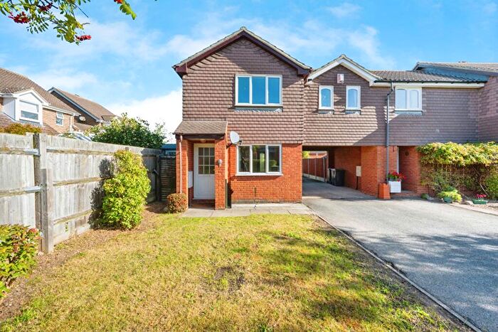 2 Bedroom End Of Terrace House For Sale In Bishops Road, Bedford, Bedfordshire, MK41
