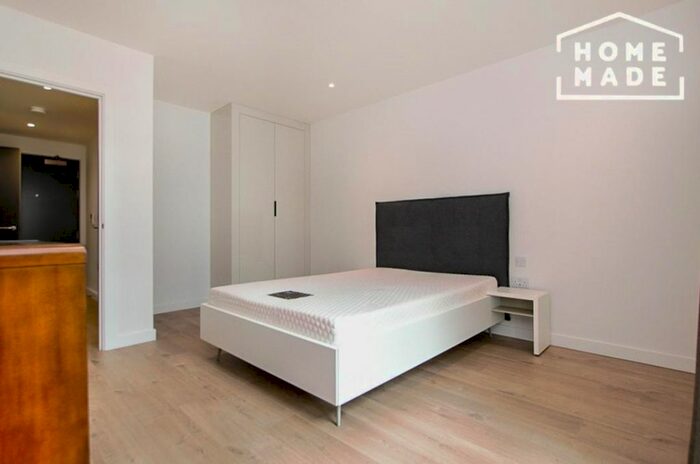 1 Bedroom Flat To Rent In Merchants House, Stratford, E20