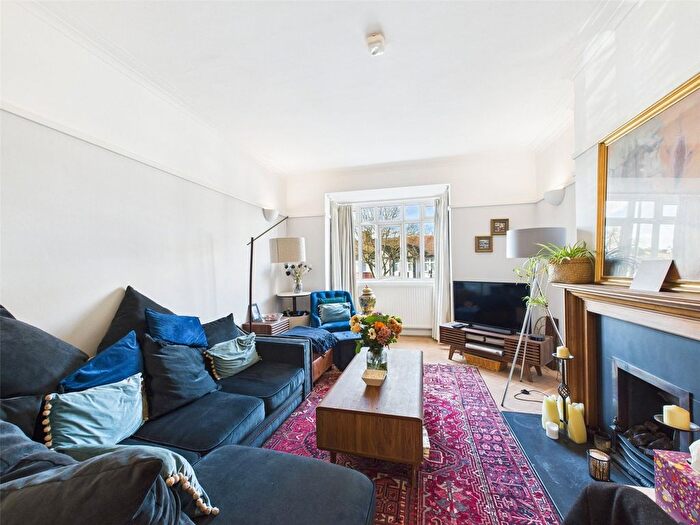 2 Bedroom Flat To Rent In Richmond Road, Twickenham, TW1