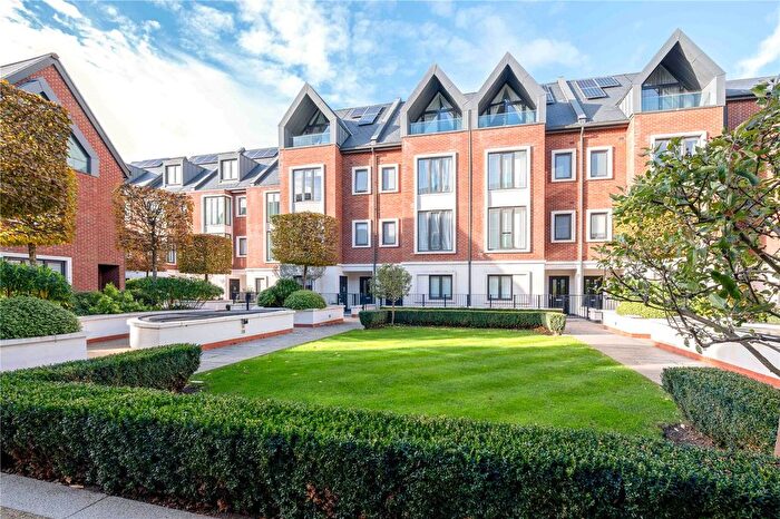 4 Bedroom Terraced House For Sale In Noel Square, Teddington, Middlesex, TW11