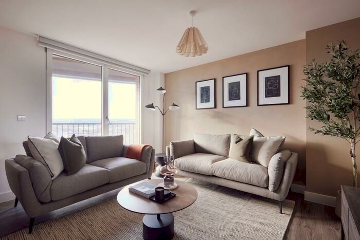 3 Bedroom Apartment To Rent In The Junction, Whitehall, Leeds, West Yorkshire, LS12