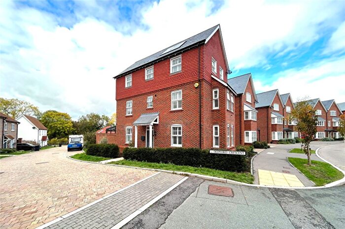 4 Bedroom Detached House For Sale In Deepford Crescent, Hook, Hampshire, RG27