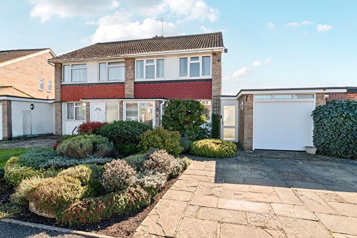 3 Bedroom Semi-detached House For Sale In Clifton Rise, Windsor, SL4