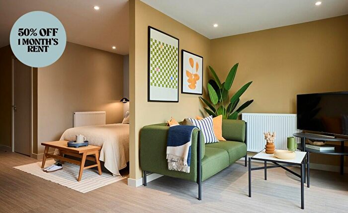 Apartment To Rent In Candleriggs, Trongate, Glasgow, G1