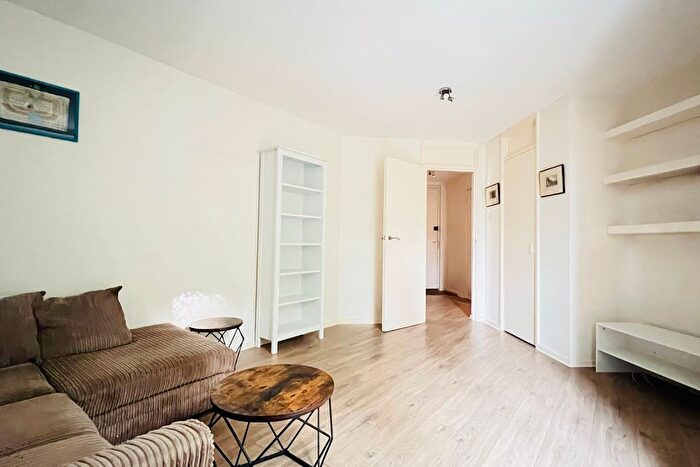 1 Bedroom Flat To Rent In Felmersham Close, Clapham North, SW4