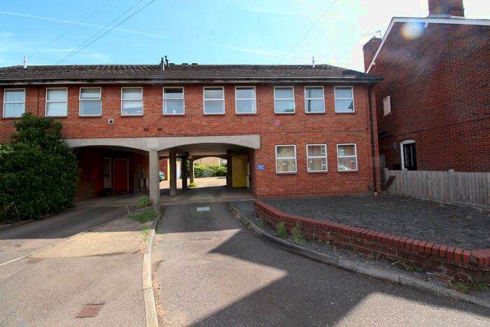 1 Bedroom Flat To Rent In Old Park Road, Hitchin, SG5