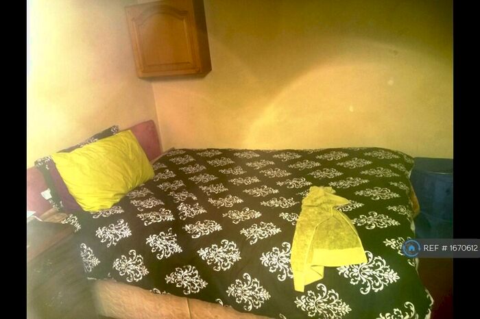 1 Bedroom Flat To Rent In Armitage Road, Huddersfield, HD4