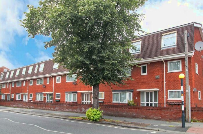 2 Bedroom Apartment To Rent In Wycliffe Court, Urmston, Manchester, M41