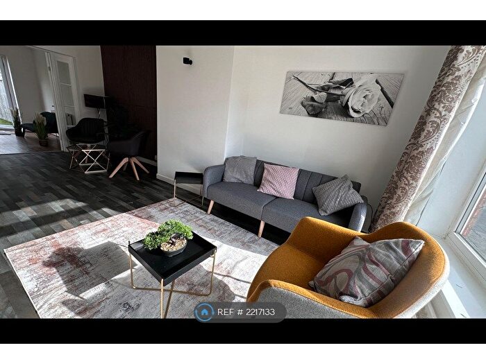 4 Bedroom Semi-Detached House To Rent In Barnes Avenue, Stockport, SK4