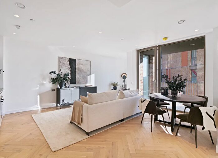 2 Bedroom Flat To Rent In Maple Path, London, E5