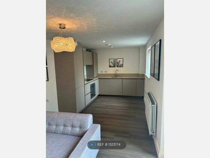 2 Bedroom Flat To Rent In Newmans Lane, Loughton, IG10