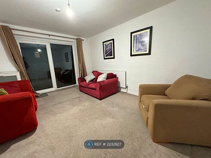 4 Bedroom Semi-Detached House To Rent In Bramhall Street, Warrington, WA5