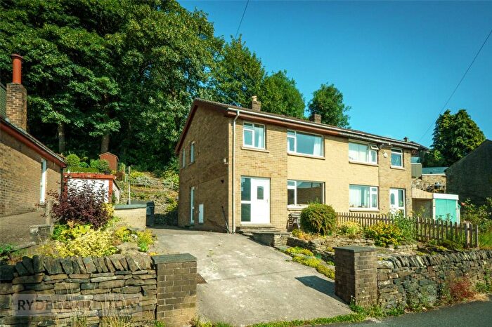 3 Bedroom Semi Detached House For Sale In Binns Lane, Holmfirth, West Yorkshire, HD9