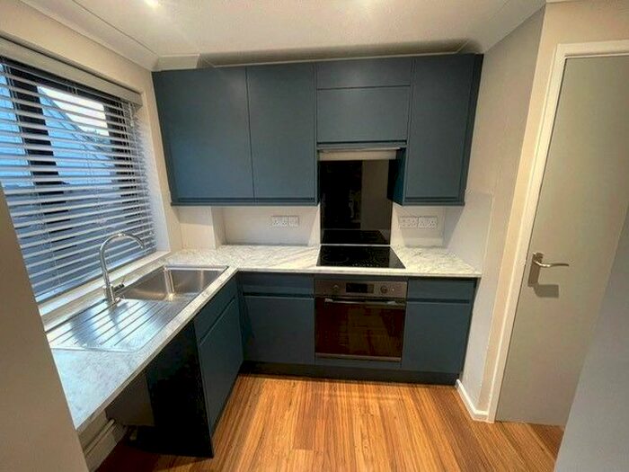 1 Bedroom Flat To Rent In Wilton Road, Salisbury, SP2