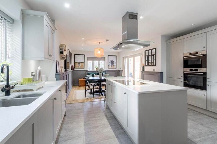 4 Bedroom Detached House For Sale In River View, Old Stratford, MK19