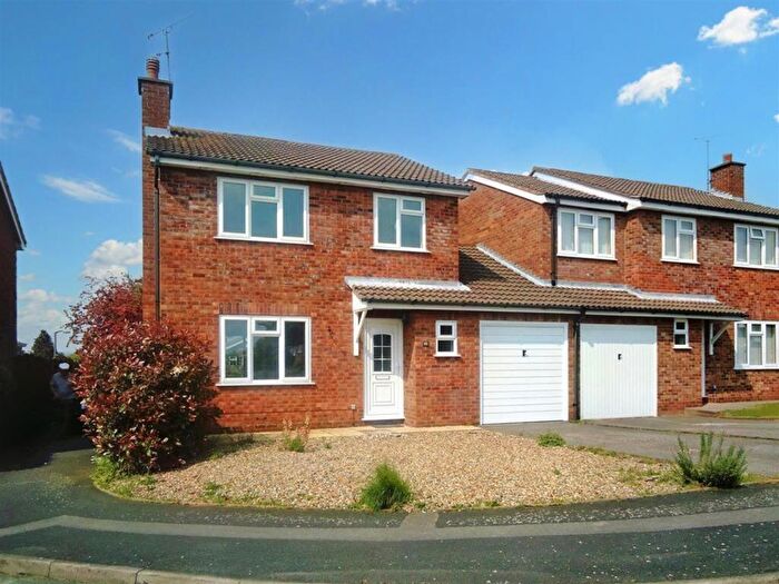 3 Bedroom Link Detached House To Rent In Locke Way, Stafford, ST16