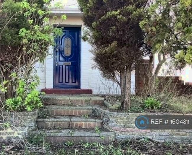 3 Bedroom Semi-Detached House To Rent In Arlington Crescent, Brighton, BN1