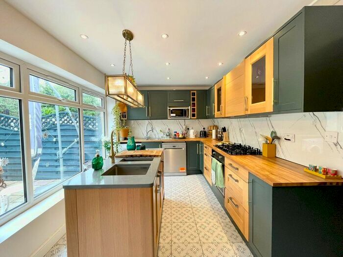 4 Bedroom Semi-Detached House To Rent In St Margarets Road, Edgware, HA8