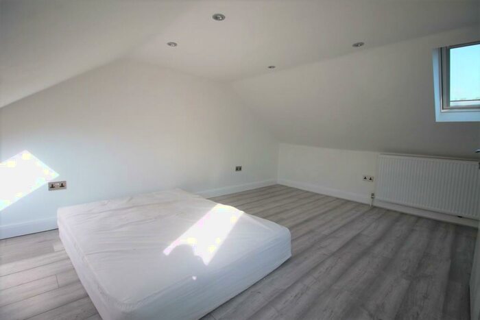 1 Bedroom Flat To Rent In Palmerston Crescent, London, N13