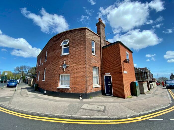 2 Bedroom Flat To Rent In Dumpton Park Drive, Ramsgate, CT11