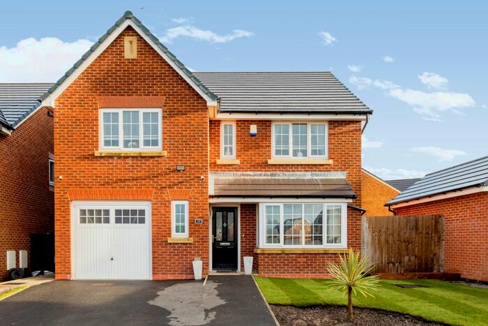 4 Bedroom Detached House To Rent In Seatallan Drive, Middleton, M24
