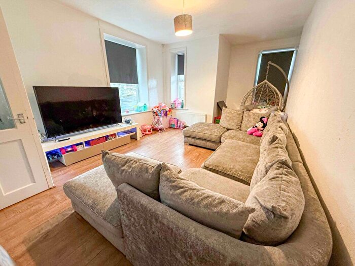 3 Bedroom End Of Terrace House For Sale In Ashworth Street, Bacup, Rossendale, OL13