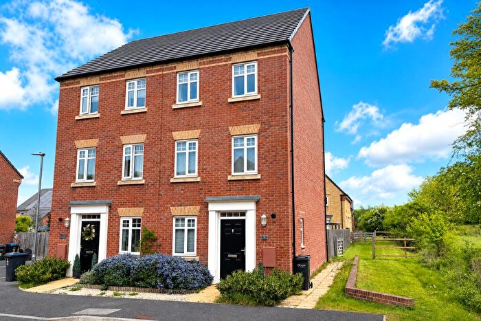3 Bedroom Semi Detached House For Sale In Freestone Grove, Westbury, BA13