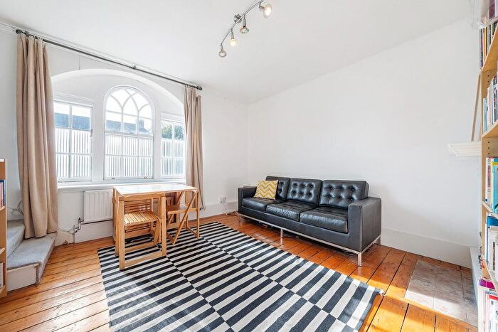 2 Bedroom Flat For Sale In Albion Avenue, SW8