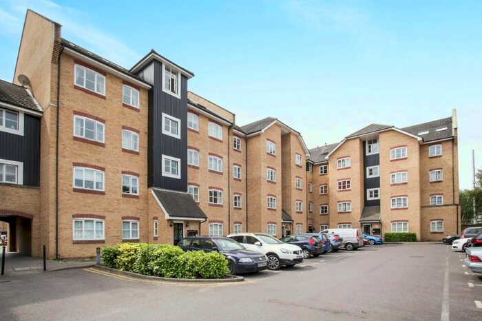 3 Bedroom Flat To Rent In Evans Wharf, Hemel Hempstead, HP3