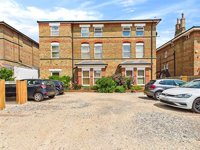 1 Bedroom Flat To Rent In Stanley Road, Teddington, TW11