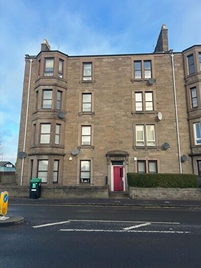 2 Bedroom Flat To Rent In Flat . Clepington Road, Dundee, DD3