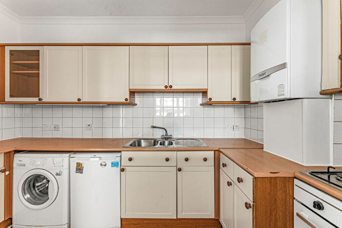 1 Bedroom Apartment For Sale In Commercial Road, London, E1