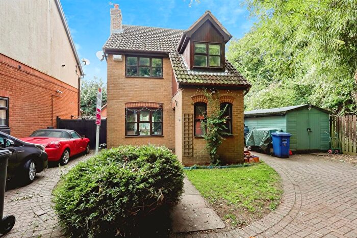 3 Bedroom Detached House For Sale In Spinney Road, Burton Latimer, Kettering, NN15