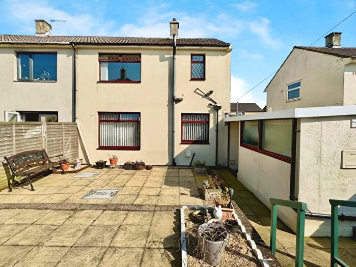 2 Bedroom Semi-Detached House For Sale In Foldings Grove, Scholes, BD19