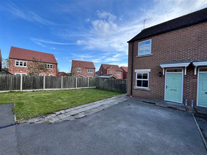 2 Bedroom Semi-Detached House To Rent In The Laurels, Barlby, YO8