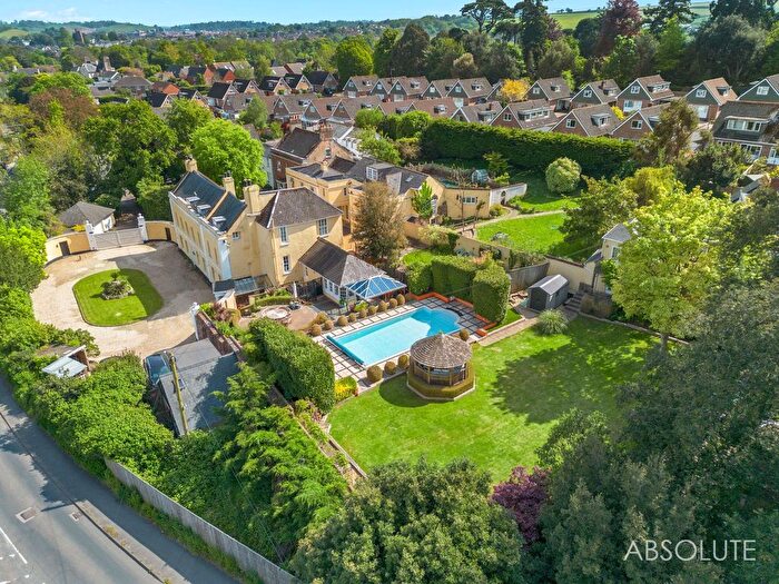 4 Bedroom Villa For Sale In Cowick Lane, Exeter, EX2