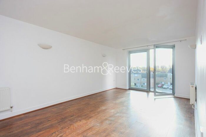 2 Bedroom Flat To Rent In Tideslea Path, Woolwich, SE28