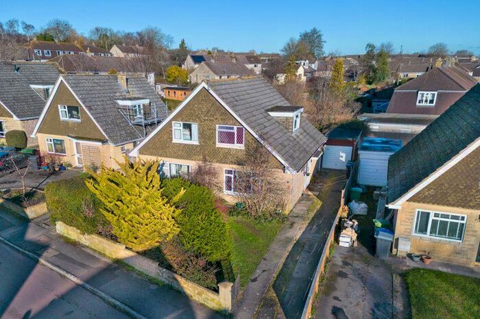 3 Bedroom Semi-Detached House For Sale In Lower Westwood, BA15