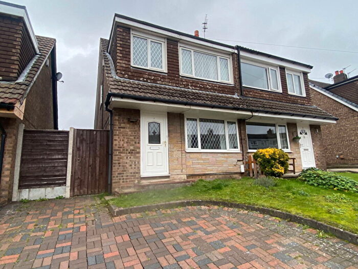 3 Bedroom Semi-Detached House For Sale In Dawlish Avenue, Chadderton, OL9