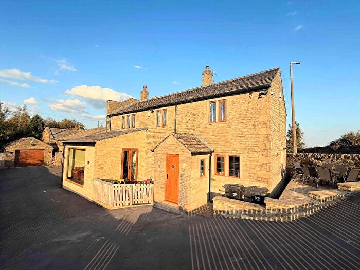 3 Bedroom Link Detached House For Sale In Law Lane, Halifax, HX3