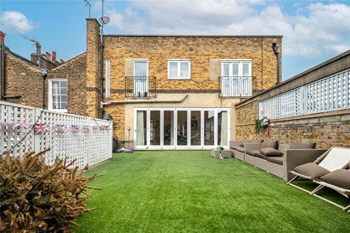 3 Bedroom Flat For Sale In Coleman Fields, London, N1