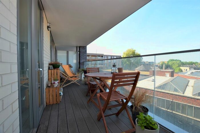 2 Bedroom Flat To Rent In Camberwell Road, London, SE5