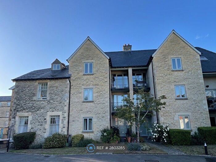 2 Bedroom Flat To Rent In London Place, Cirencester, GL7
