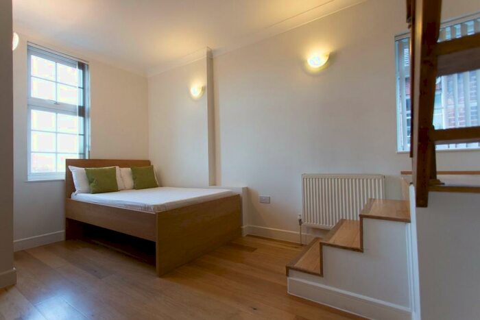 Apartment To Rent In Golders Way, Golders Green, NW11