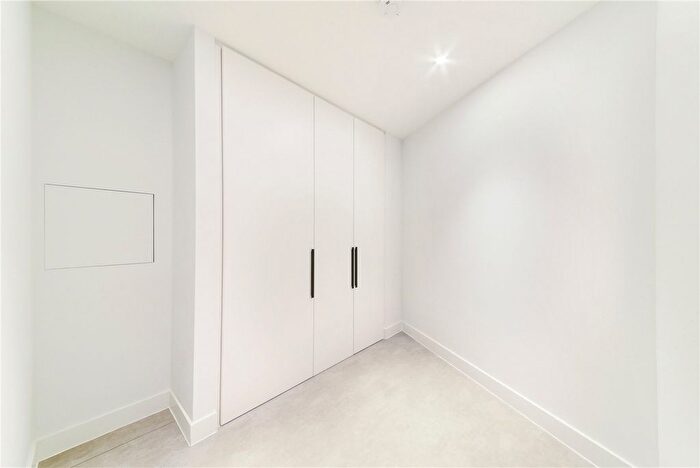 1 Bedroom Flat To Rent In Electric Boulevard, London, SW11