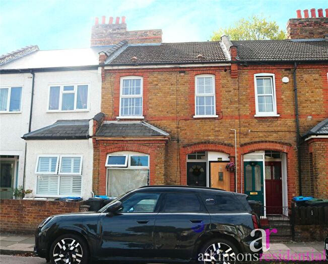 2 Bedroom Apartment For Sale In Lea Road, Enfield, Middlesex, EN2